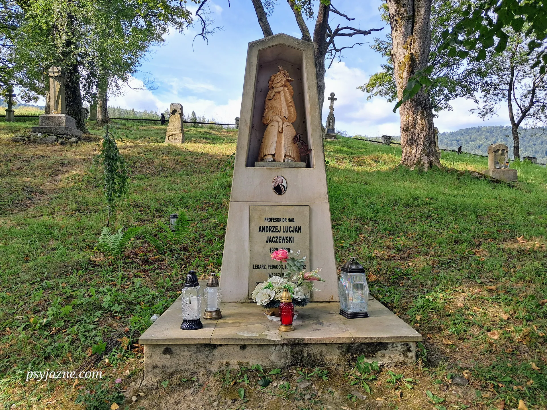 Grób prof. Andrzeja Jaczewskiego w Ropkach