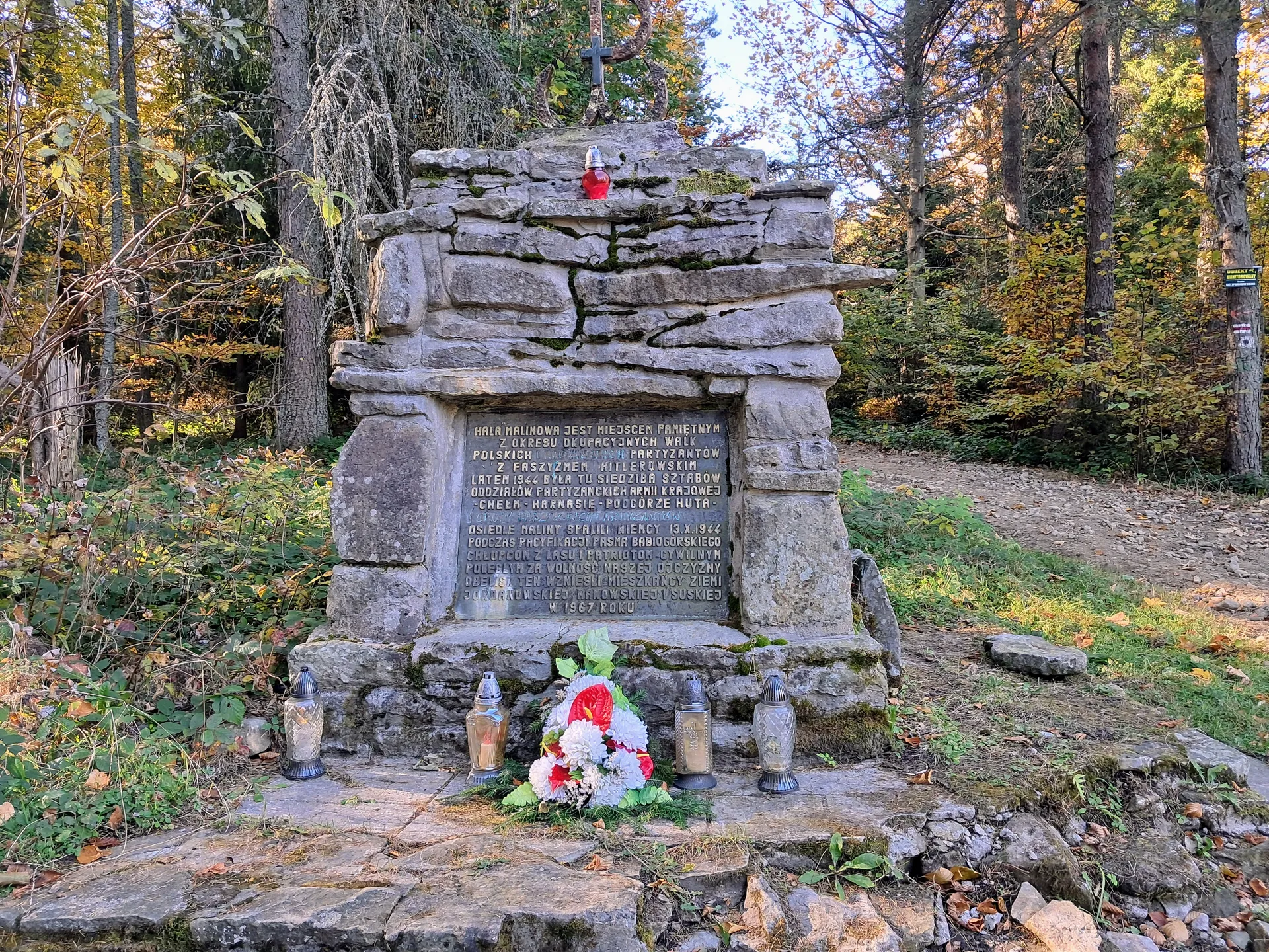 Obelisk upamiętniający pacyfikację osiedla Maliny
